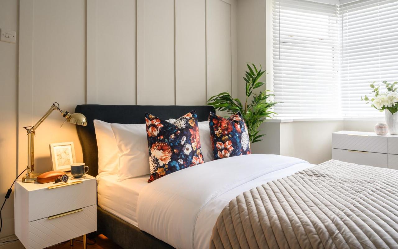 Large Luxury Solihull House - The Residence - Close To Nec - Sleeps 9 Bagian luar foto